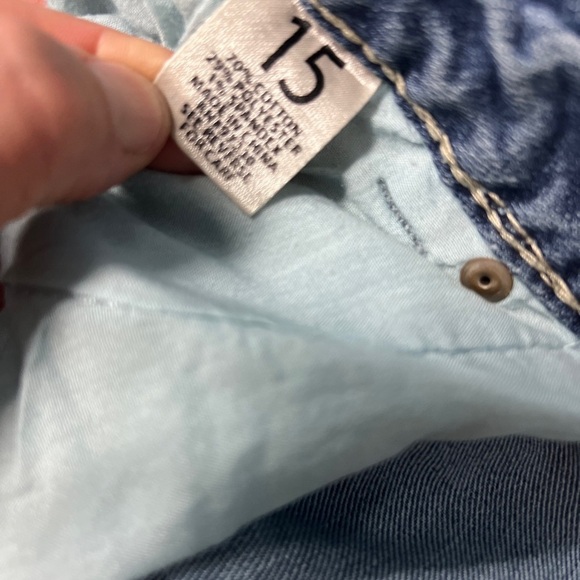 Almost Famous Women Junior’s Light Medium Wash Denim Ankle Jeans Size 15 X 24’ - Picture 3 of 7